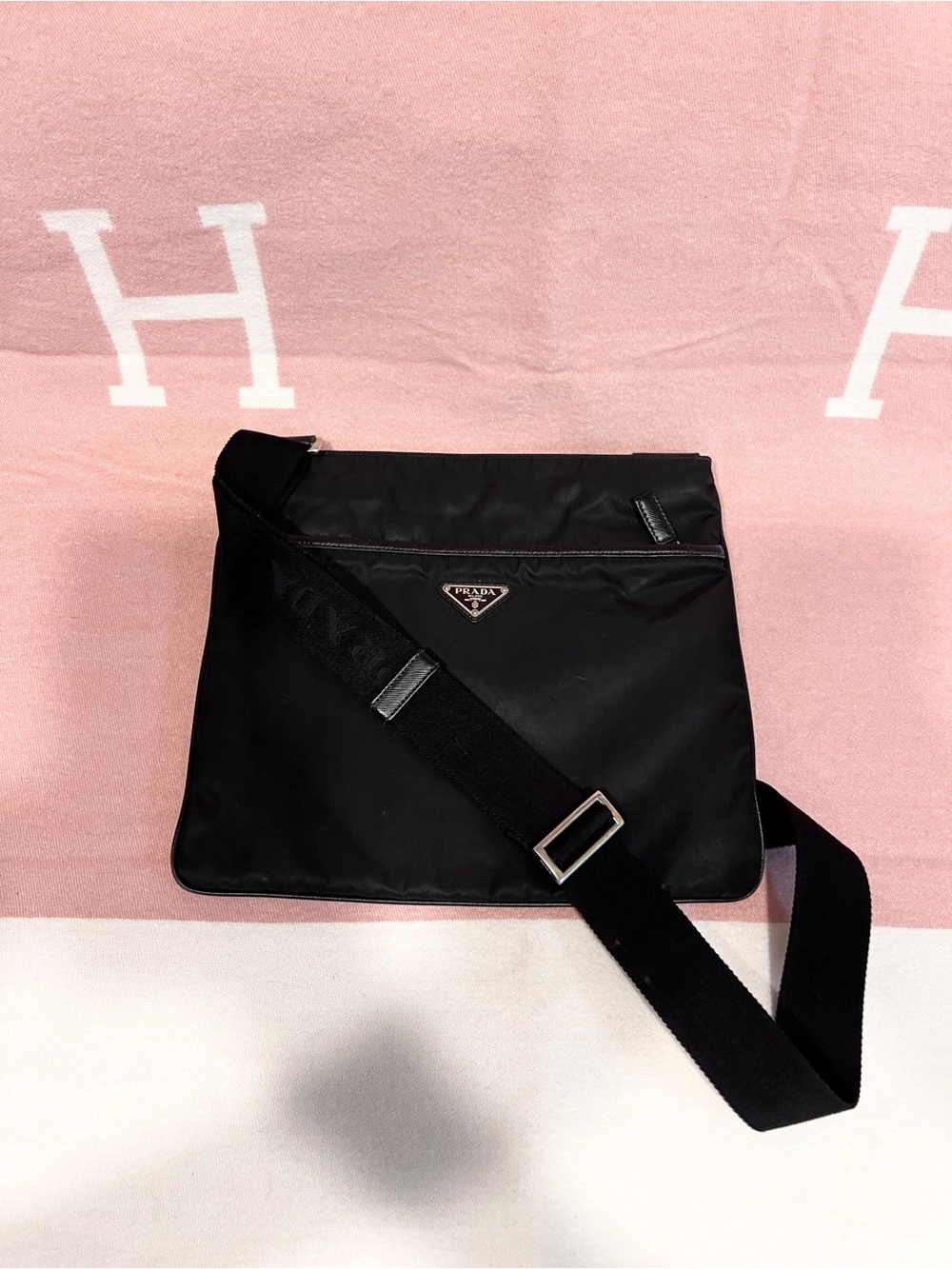 Prada🌟AUTHENTIC⭐️minimal wear Messenger Bag with SilverHardware! Offers!